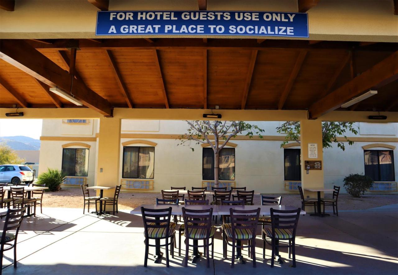 تونتي ناين بالمز Oasis Inn And Suites Joshua Tree -29 Palms المظهر الخارجي الصورة